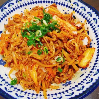 大満足の鶏そぼろキムチ丼